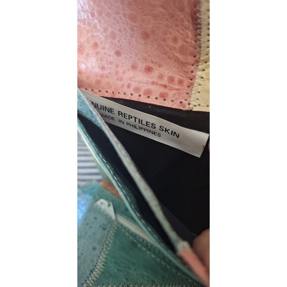 Ladies reptile leather wallet- snap closure- outside & inside pockets- 7.5 x 4 - Picture 4 of 7